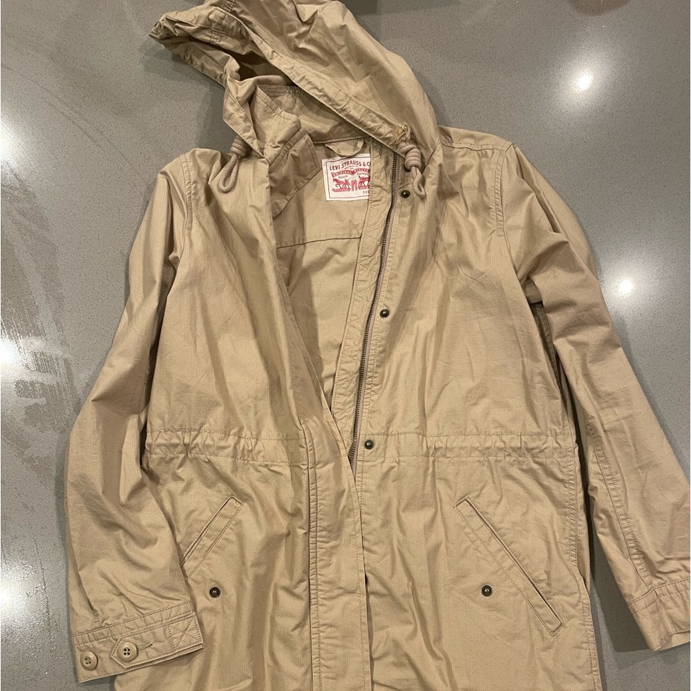 Adorable Levi’s rain jacket / lightweight jacket xs